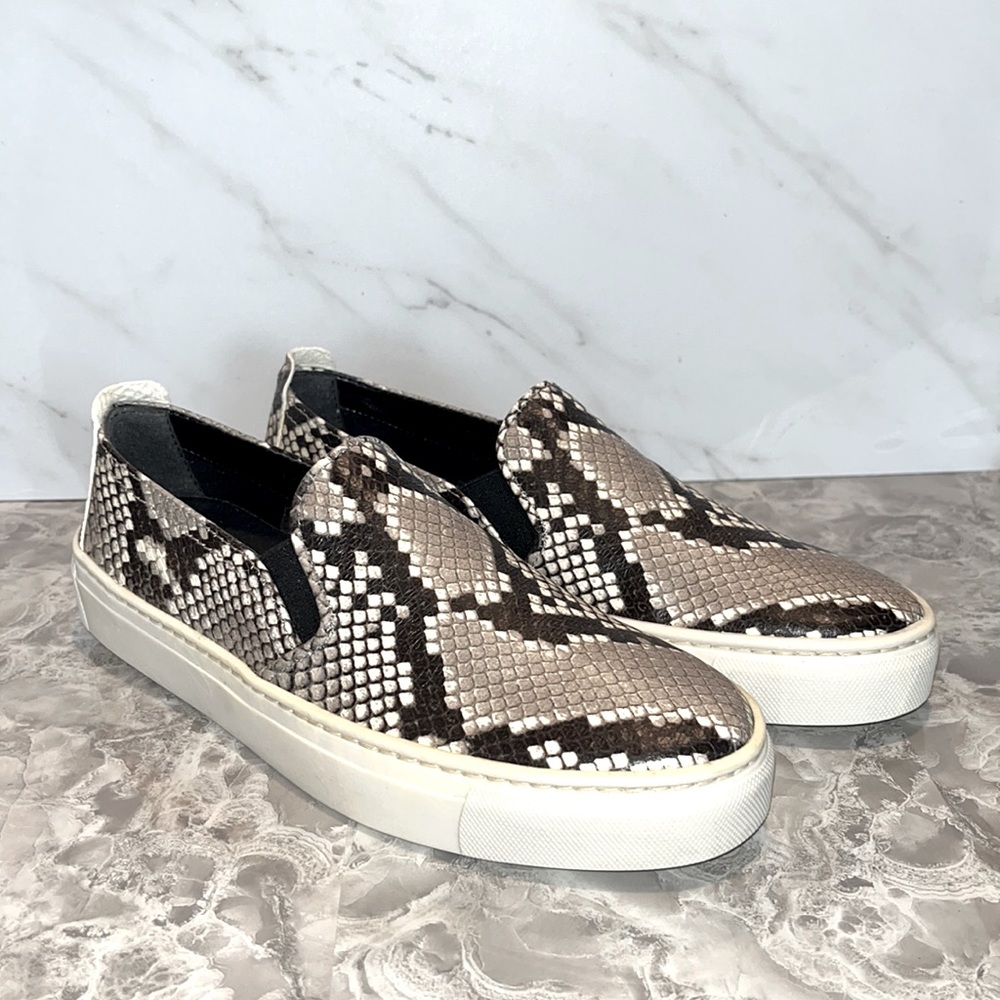 NEW The FLEXX Casual Fashion snake print grey Sneakers slip on shoes sz 7